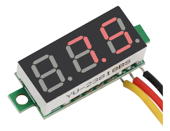 O Voltímetro Digital 0.28" - Display de 3 Dígitos é um módulo medidor de tensão com o objetivo de realizar medições de tensões contínuas de até 30V.