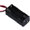 O Suporte Compacto para 4 Pilhas AA - Sem Plug é ideal para projetos que necessitam 6VDC de alimentação. Possui terminais vermelho e preto para conexão.